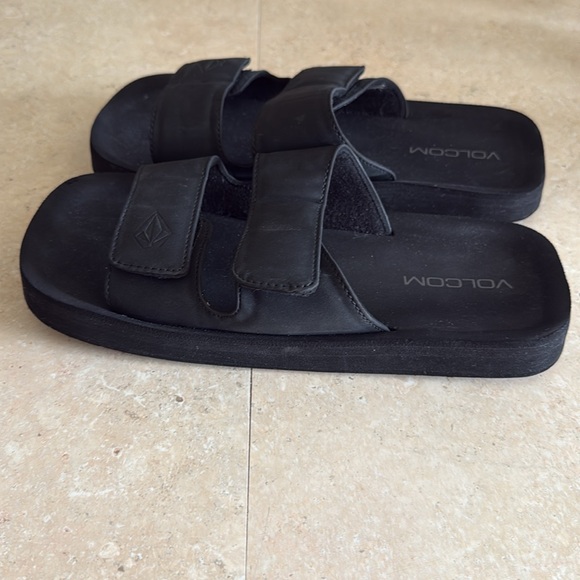 Volcom slides - Picture 1 of 5